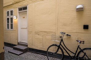 Interior entrance - The Little Blue House by Daniel&Jacob's (Copenhagen)