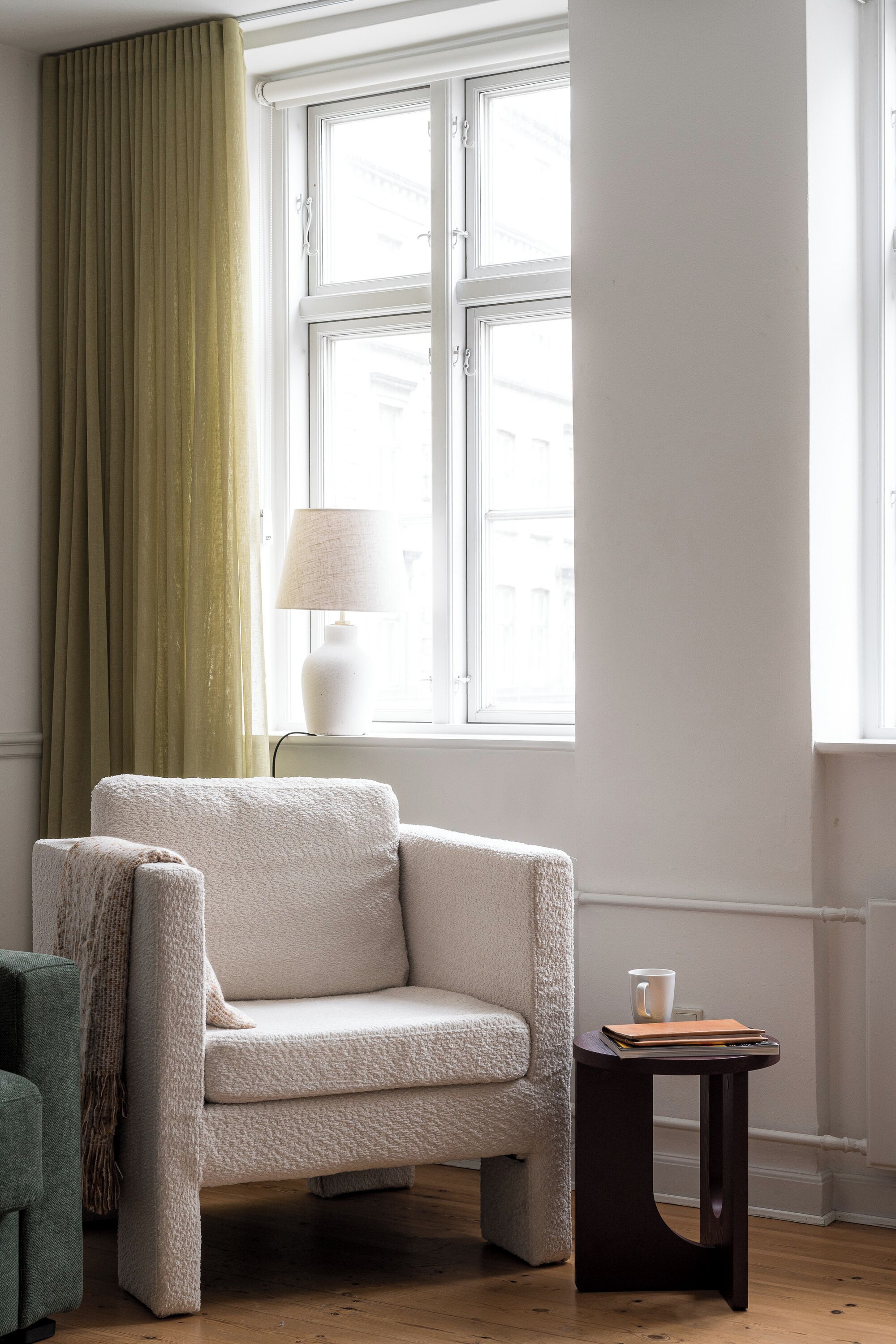 Classic Apartment, City View | Living area