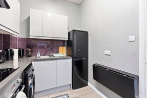 Appartamento | Cucina privata | Frigorifero, microonde, forno, piano cottura