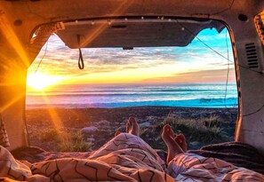 On the beach, sun loungers, beach towels - Island Breeze - Custom Easy Campers Maui Setup (Kihei)
