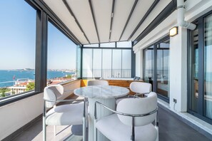 Executive Suite, 1 King Bed, Sea View | Balcony - Elite World Homes Istanbul Bosphorus (Istanbul)
