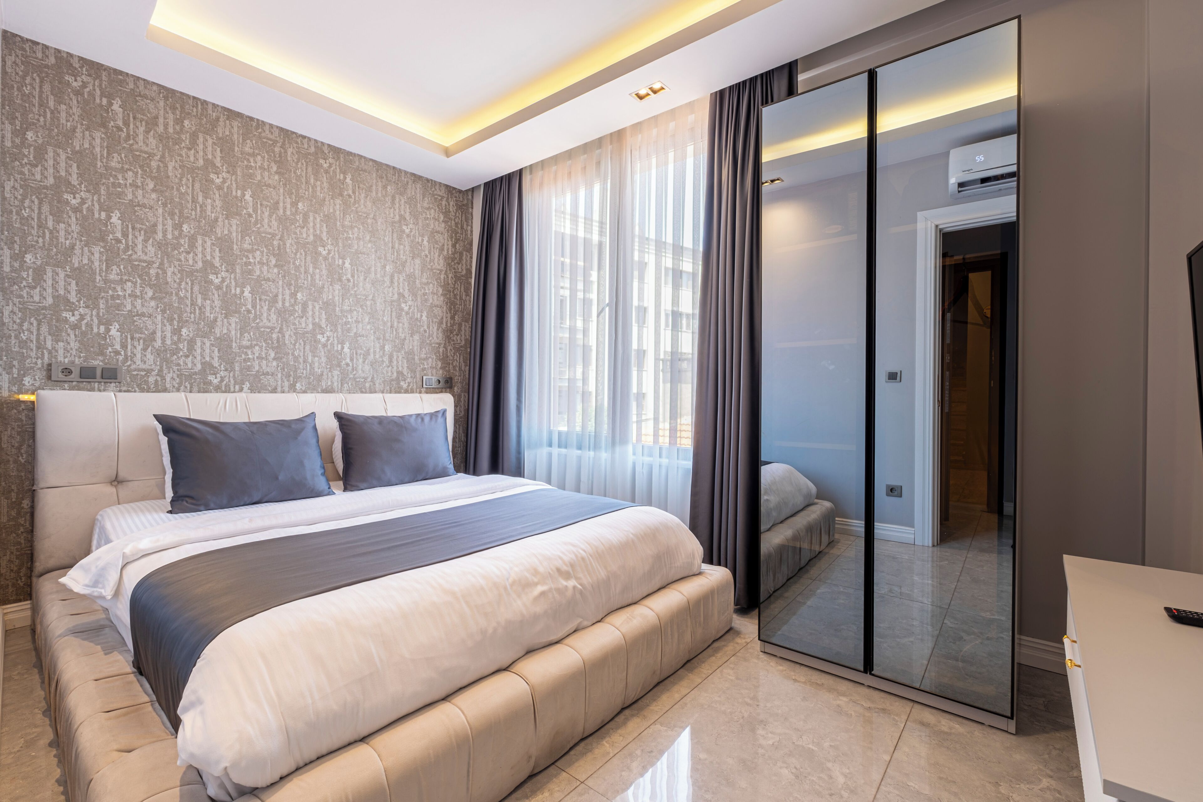 Junior Suite, 1 King Bed, Sea View | Soundproofing, WiFi (free), bed sheets