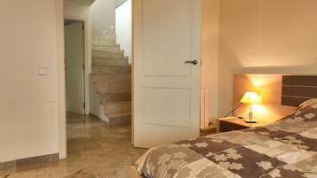 5 dormitorios, tabla de planchar con plancha, wifi y ropa de cama