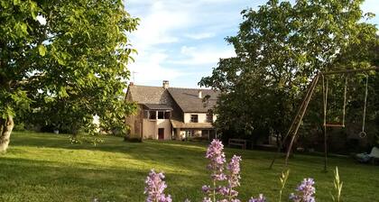 "Les Pùquerettes" PRADINAS, Parc Animalier du Ségala à 400 m,.