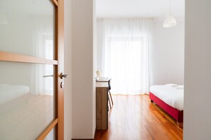4 chambres, fer et planche à repasser, Wi-Fi gratuit, draps fournis