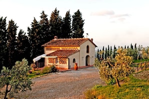 Exterior - Cottage in Chianti with Infinity Pool (Montelupo Fiorentino)