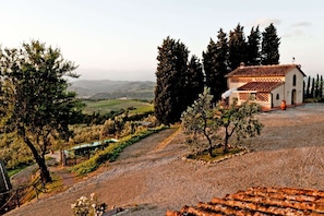 Property grounds - Cottage in Chianti with Infinity Pool (Montelupo Fiorentino)