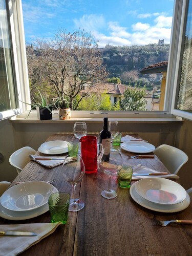 Bright apartment a stone's throw from Roman Theater