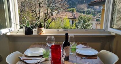 Bright apartment a stone's throw from Roman Theater