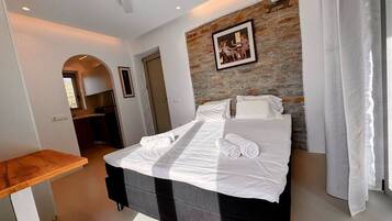 Studio, Sea View | Iron/ironing board, free WiFi