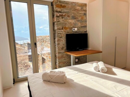Tzia Stone Modern Studio with Sea View