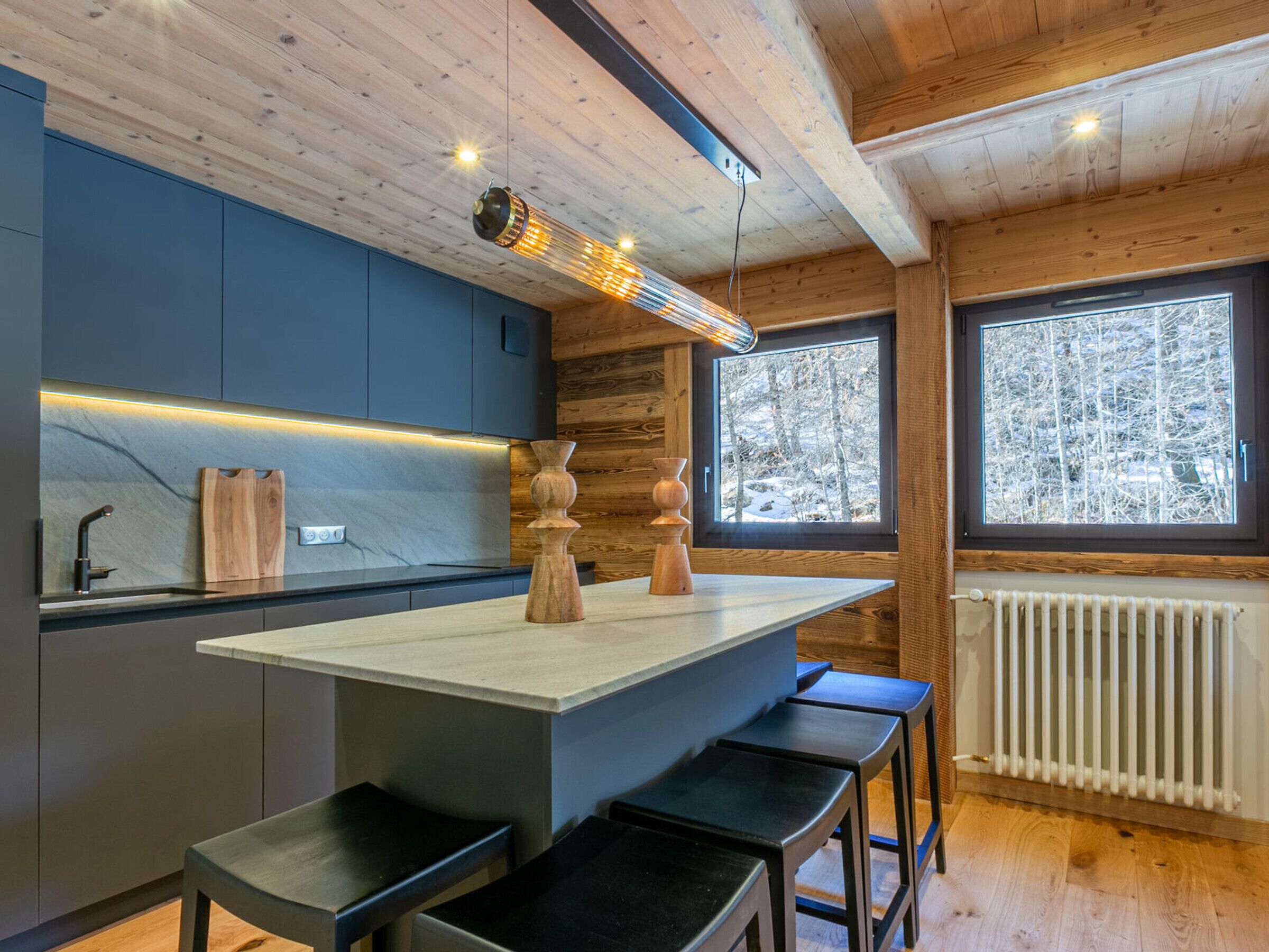 Fridge, microwave, dishwasher, coffee/tea maker