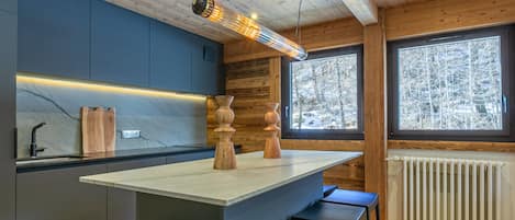 Fridge, microwave, dishwasher, coffee/tea maker