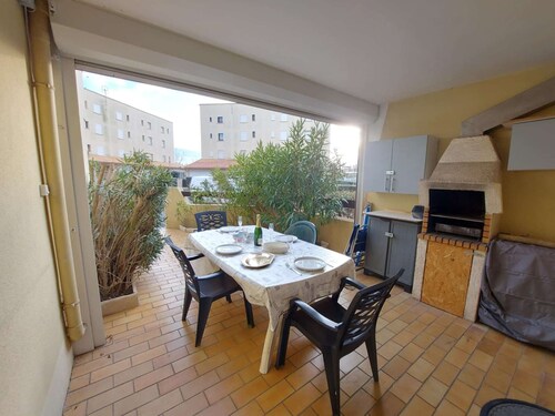 Comfortable 2-room cabin, 6 pax, parking in Marseillan-Plage