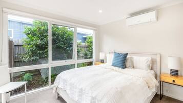 4 bedrooms, iron/ironing board, WiFi (free), bed sheets