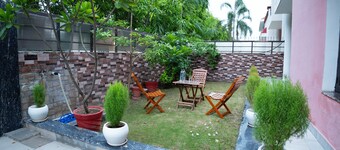 Cozy Retreat I Free Breakfast | Near Centrum Hotel