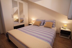 1 habitación, acceso a internet y ropa de cama