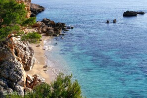 Beach - Comfortable apartment in Stari Grad (Stari Grad)