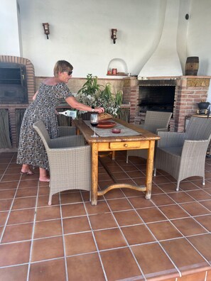 Outdoor dining - Shay Fabulous Villa Retreat in Coin Malaga (Coin)
