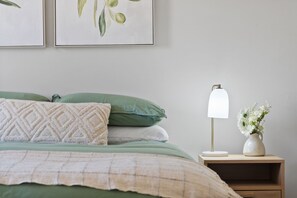 3 bedrooms, desk, iron/ironing board, travel crib