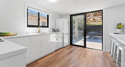 Wonderful William - Charming Home close to CBD