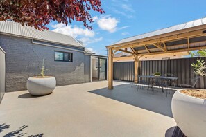Outdoor dining - Wonderful William - Charming Home close to CBD (Bathurst)