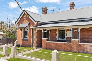 Exterior - Wonderful William - Charming Home close to CBD (Bathurst)