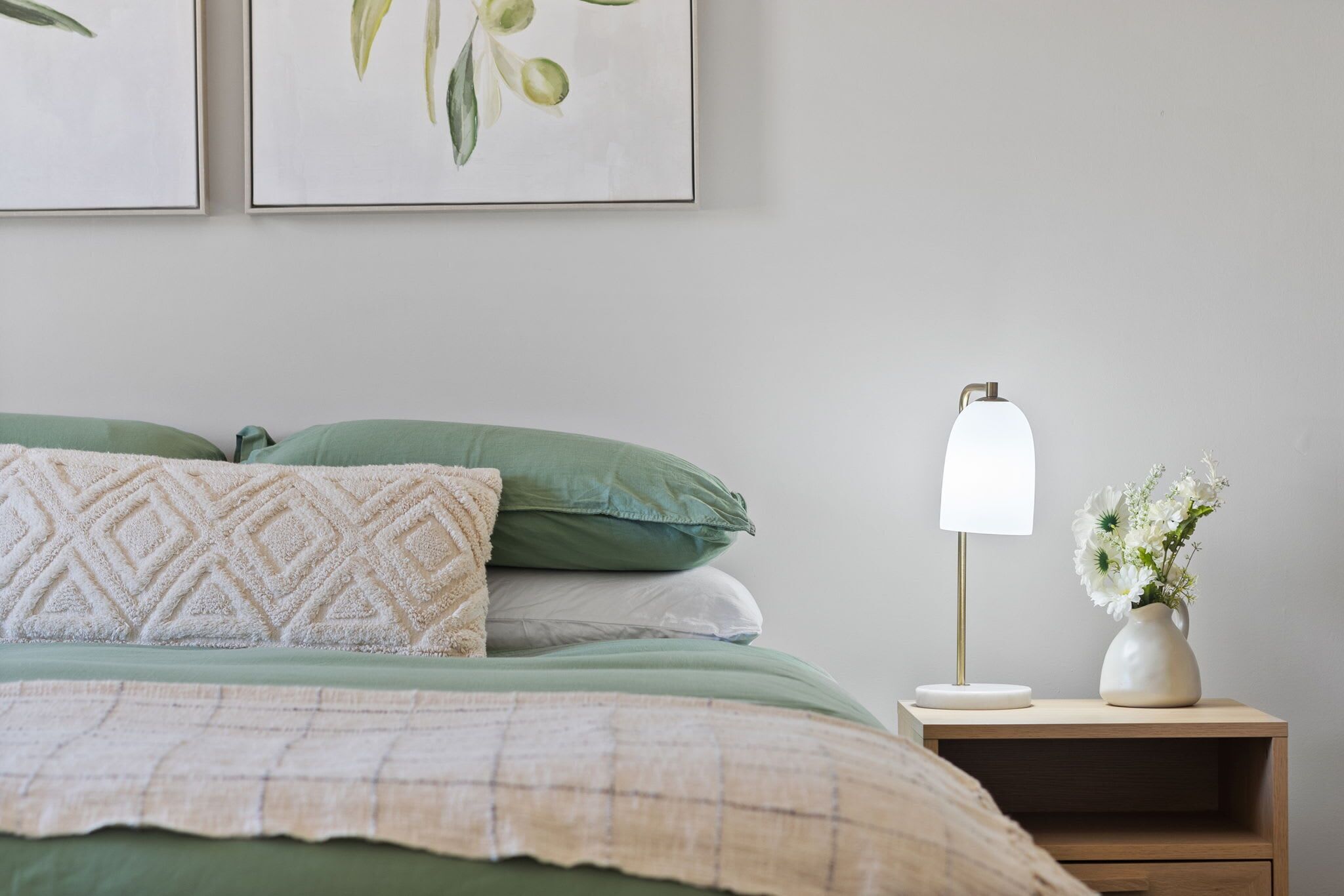 3 bedrooms, desk, iron/ironing board, travel crib