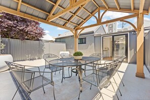 Outdoor dining - Wonderful William - Charming Home close to CBD (Bathurst)
