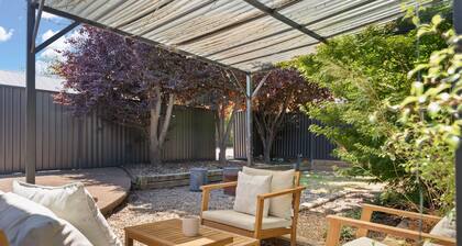 William House - Heart of Bathurst - Sleeps 6