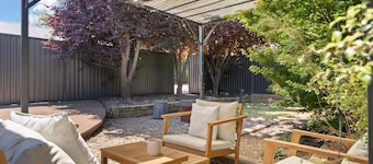 William House - Heart of Bathurst - Sleeps 6