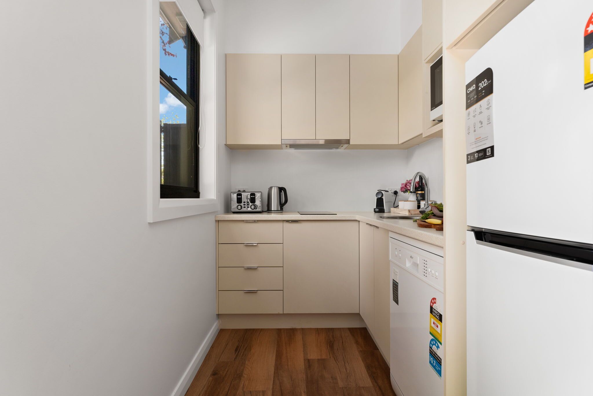 Fridge, microwave, stovetop, dishwasher