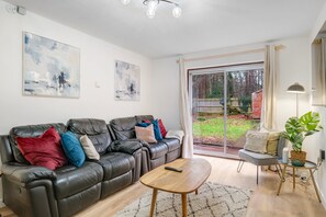 Family House | Living area | 47-inch Smart TV with digital channels, Netflix, streaming services