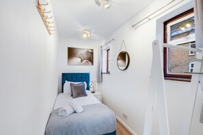 Family House - Spacious 4-Bedroom 2-Bath Home in Bywood (Bracknell)