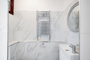 Family House | Bathroom