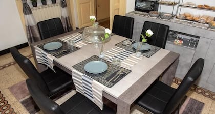 PITAGORA HOUSE, 3 bedrooms, bathroom, TV and dining room, cooking area, veranda