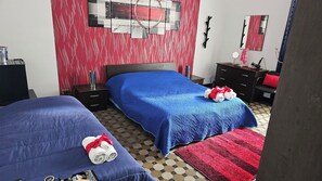 3 chambres, bureau, fer et planche à repasser, accès au Wi-Fi (inclus)