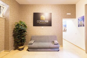 Interior detail - Corso 138 By DomusExtra (Naples)