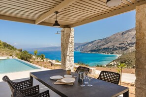 屋外ダイニングエリア