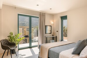 3 chambres, fer et planche à repasser, Wi-Fi, draps fournis