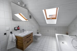 Hårføner, håndklær, såpe og toalettpapir