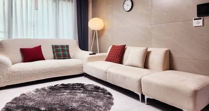 A new building,3 bedrooms,4 beds,2 bathrooms,air conditioning,heating system