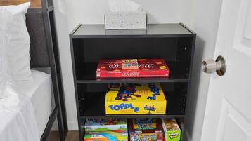 5 Schlafzimmer, Schreibtisch, BĂŒgeleisen/BĂŒgelbrett, Reisekinderbett