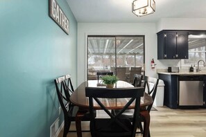 Dining - Pets Welcome_Close to DT Lees Summit, Walk to Shops|5 King Beds|Mins to Stadiums (Lee's Summit)