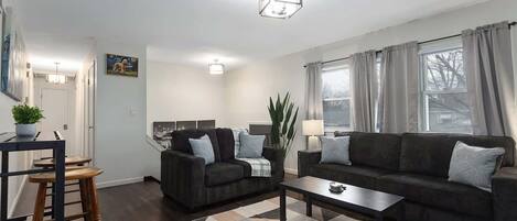 Una televisión, una oficina