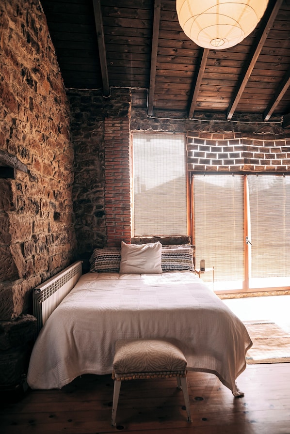 5 habitaciones, tabla de planchar con plancha, wifi y ropa de cama