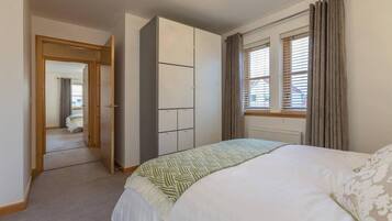 Apartment | 2 bedrooms, iron/ironing board, free WiFi, bed sheets
