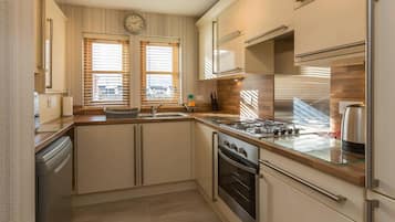 Apartment | Private kitchen | Fridge, microwave, oven, stovetop