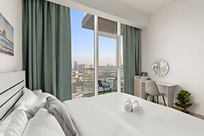 2 soverom, skrivebord, strykejern/-brett og wi-fi