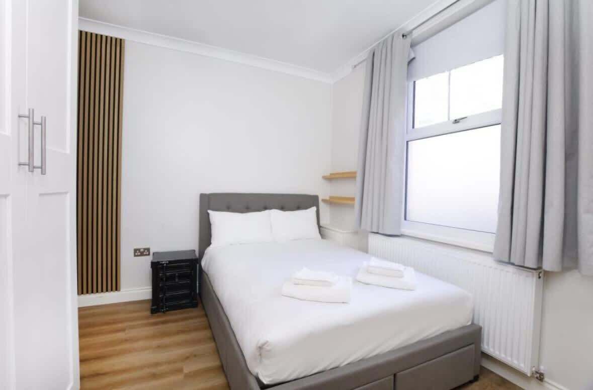 4 makuuhuonetta, silitysrauta/-lauta, vauvan matkasänky, Wi-Fi